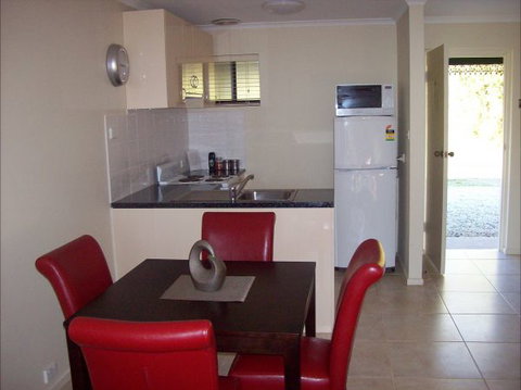 Colonial Inn Guest Rooms - Accommodation Yamba 7