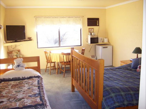 Colonial Inn Guest Rooms - Accommodation Yamba 9