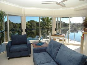 Alexander Lakeside Bed And Breakfast - Accommodation Yamba 0