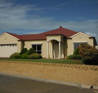 New Ladsys - Accommodation Yamba