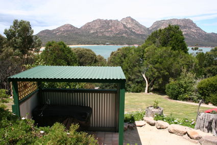 Coles Bay Waterfronters - Accommodation Yamba 0