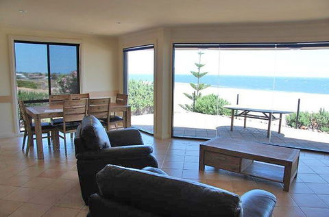 Cliff House Beachfront Villas - Accommodation Yamba 1