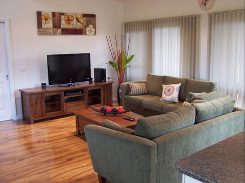 High Peaks Cottages - Accommodation Yamba 5