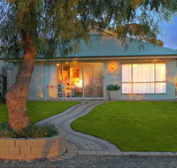 17 QED Lakehouse - Accommodation Yamba