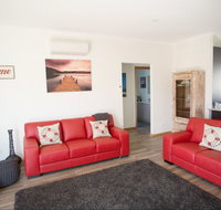 RED FIN part of BLUE FIN HOLIDAY HOMES - Accommodation Yamba