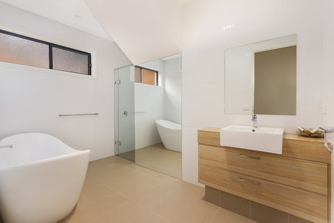 Divine - Accommodation Yamba 6