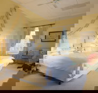 Faversham House - Accommodation Yamba