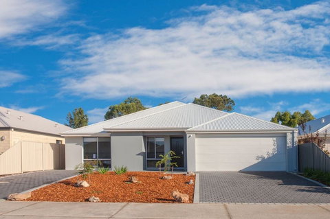 Fairway Isle - Accommodation Yamba 0