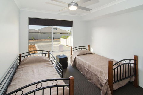 Fairway Isle - Accommodation Yamba 2