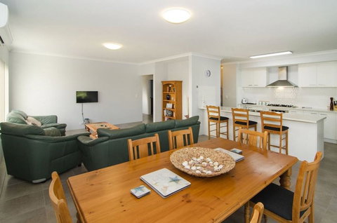 Fairway Isle - Accommodation Yamba 5