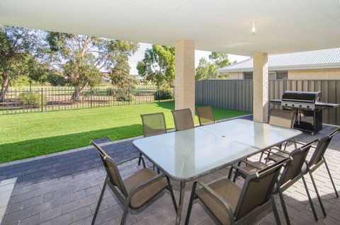 Fairway Isle - Accommodation Yamba 8