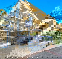 Golden Riviera Beach Resort