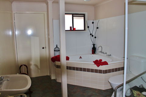 Dartmouth Motor Inn - Accommodation Yamba 0