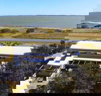 Coorong Aurora - Breathtaking Waterfront Escape - Accommodation Yamba