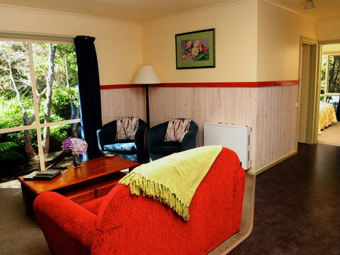 Crays Accommodation - The Esplanade - Accommodation Yamba 0