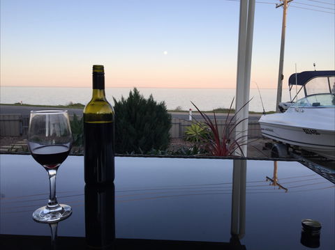 Deckadence Seafront - Accommodation Yamba 2