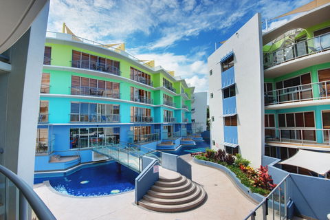 Rolling Surf Resort - Accommodation Yamba 1