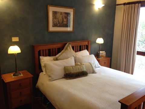 Studio Cottages Romantic Hideaway - Accommodation Yamba 0