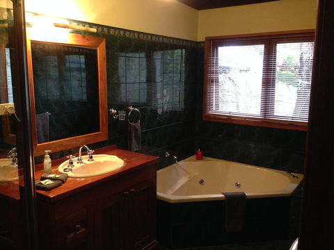 Studio Cottages Romantic Hideaway - Accommodation Yamba 1
