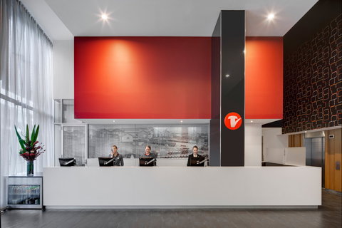 Travelodge Hotel Melbourne Docklands - Accommodation Yamba 0