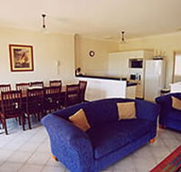 A Beachfront Villa Rockingham - Accommodation Yamba