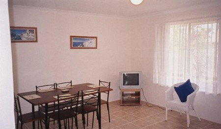 JJ's Holiday Cottages - Butler Street - Accommodation Yamba 0