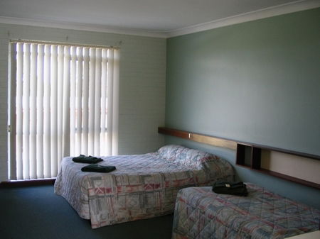 Walpole Hotel Motel - Accommodation Yamba 0