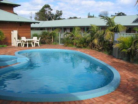 Tree Top Walk Motel - Accommodation Yamba 2