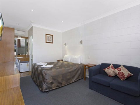 Byer Fountain Motor Inn And Restaurant - Accommodation Yamba 2