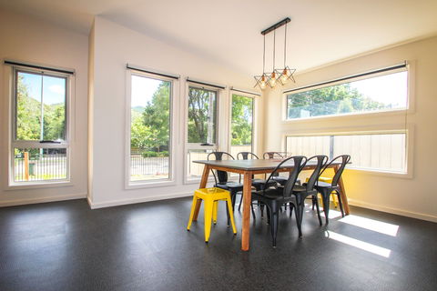 Decked Out At Bright - Accommodation Yamba 2