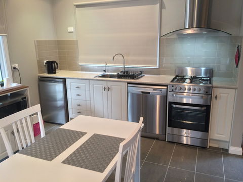 High Peaks Cottages - Accommodation Yamba 2