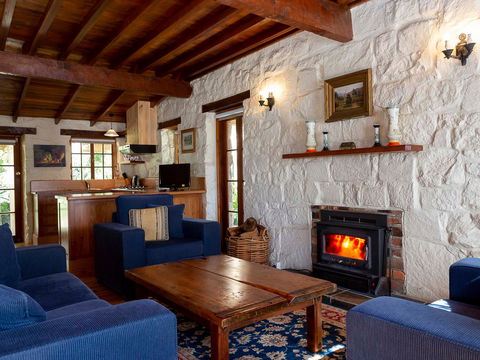 The Stone Cottage Beechworth - Accommodation Yamba 2