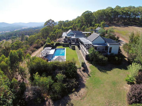 215 Mt Buffalo Retreat - Accommodation Yamba 0