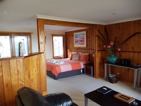 Bed In The Treetops - Accommodation Yamba 1