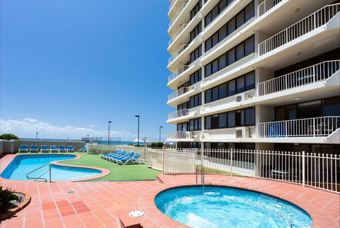 Breakers North - Absolute Beach Front Holiday Apartments - Accommodation Yamba 2