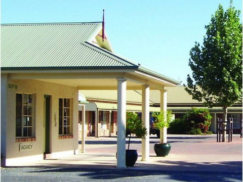 Country Gardens Motor Inn - Accommodation Yamba 0