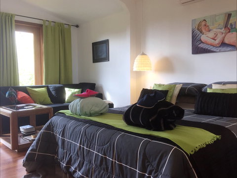 Jonathan Art Centre - Jarramarrumba House - Accommodation Yamba 1