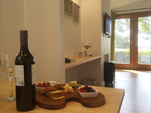 Jonathan Art Centre - Jarramarrumba House - Accommodation Yamba 2