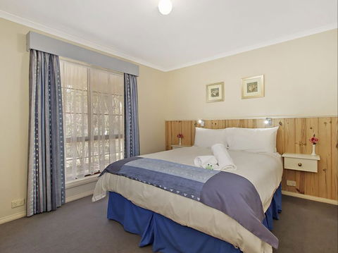 Oak Cottage - Tudor Village - Accommodation Yamba 0