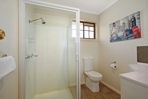 Oak Cottage - Tudor Village - Accommodation Yamba 1