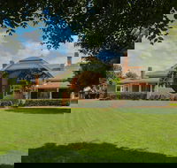 Petersons Guesthouse and Winery - Accommodation Yamba