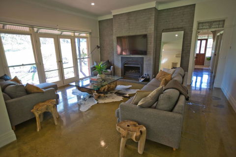 Ridge Line Riders Luxury Retreat - Accommodation Yamba 0