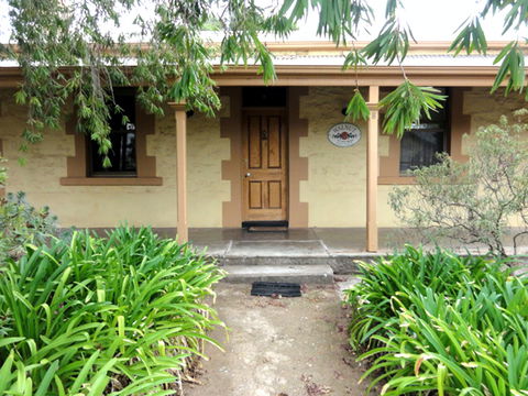 Walnut Cottage - Accommodation Yamba 0