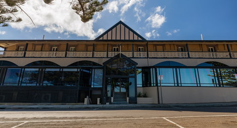 Aurora Ozone Hotel - Accommodation Yamba 2