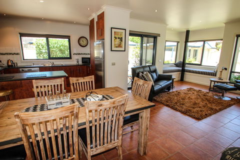 Avignon In Bright - Accommodation Yamba 1