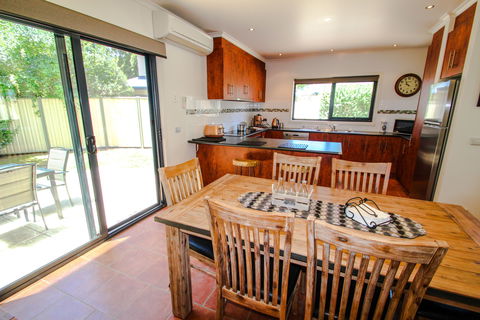 Avignon In Bright - Accommodation Yamba 2