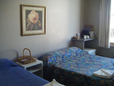 Imperial Hotel Cowra - Accommodation Yamba 1
