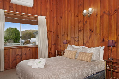 Le Chateau - Accommodation Yamba 2