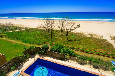 Pelican Sands Beach Resort - Accommodation Yamba 0