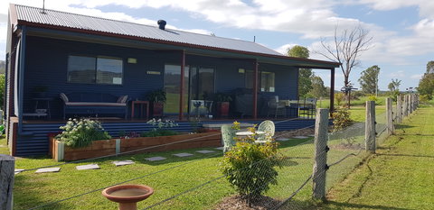 The Wattle Lodge - Accommodation Yamba 0